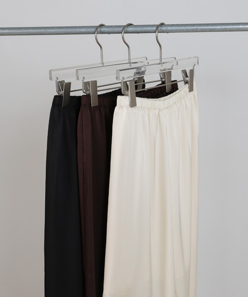 select MOCA（セレクトモカ）の「ストレートイージーサテンパンツ【セットアップ対応】（その他パンツ・レディース・ブラウン/ブラック/アイボリー・LARGE/MEDIUM）」の21枚目の写真