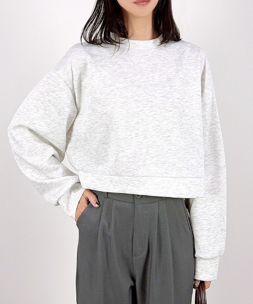 CLOTHY(クロシィ)の「【Allシーズン使えるなめらか軽量素材♪】ショート丈スウェットトップス(セットアップ可)(スウェット・レディース・オフホワイト/ライトグレー/グレー/ブラック・LARGE/MEDIUM)」の3枚目の写真