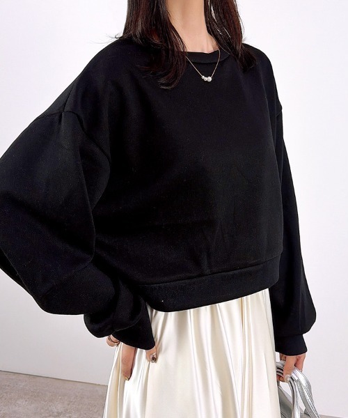 CLOTHY(クロシィ)の「【Allシーズン使えるなめらか軽量素材♪】ショート丈スウェットトップス(セットアップ可)(スウェット・レディース・オフホワイト/ライトグレー/グレー/ブラック・LARGE/MEDIUM)」の2枚目の写真