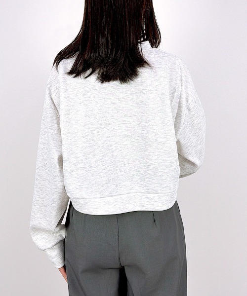 CLOTHY(クロシィ)の「【Allシーズン使えるなめらか軽量素材♪】ショート丈スウェットトップス(セットアップ可)(スウェット・レディース・オフホワイト/ライトグレー/グレー/ブラック・LARGE/MEDIUM)」の8枚目の写真