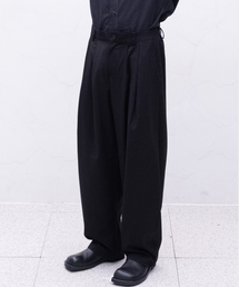 EYC（インヤン）の「Curve tuck pants (black)（スラックス）」