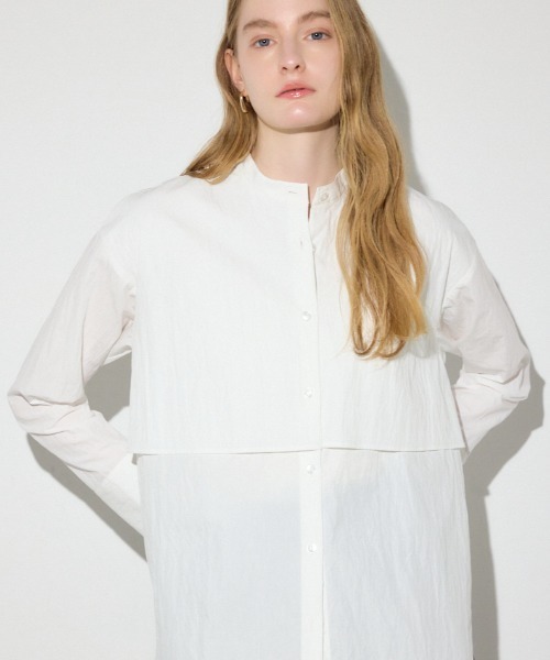 AZUL by moussy(アズールバイマウジー)の「レイヤードバンドカラーシャツ(シャツ/ブラウス・レディース・サックスブルー/ネイビー/オフホワイト・FREE)」の2枚目の写真