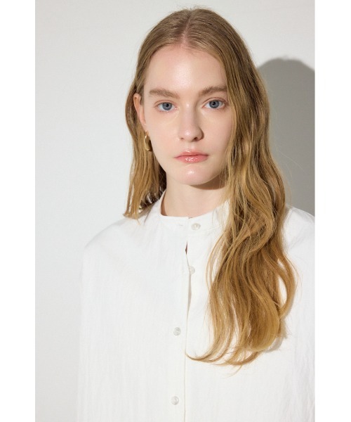 AZUL by moussy(アズールバイマウジー)の「レイヤードバンドカラーシャツ(シャツ/ブラウス・レディース・サックスブルー/ネイビー/オフホワイト・FREE)」の6枚目の写真