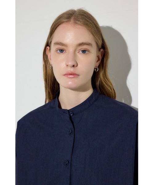 AZUL by moussy(アズールバイマウジー)の「レイヤードバンドカラーシャツ(シャツ/ブラウス・レディース・サックスブルー/ネイビー/オフホワイト・FREE)」の19枚目の写真