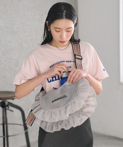 FREAK'S STORE(フリークスストア)の「<新色追加>THEATRE PRODUCTS × FREAK'S STORE/シアタープロダクツ 別注 メッシュ フリル ラウンド ショルダーバッグ(ショルダーバッグ・レディース・ライトグレー/ブラック/ベージュ/グリーン/レッド/ブルー・ONE SIZE)」の3枚目の写真