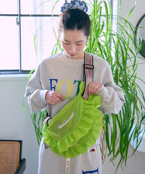 FREAK'S STORE(フリークスストア)の「<新色追加>THEATRE PRODUCTS × FREAK'S STORE/シアタープロダクツ 別注 メッシュ フリル ラウンド ショルダーバッグ(ショルダーバッグ・レディース・ライトグレー/ブラック/ベージュ/グリーン/レッド/ブルー・ONE SIZE)」の10枚目の写真