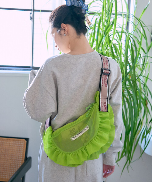 FREAK'S STORE(フリークスストア)の「<新色追加>THEATRE PRODUCTS × FREAK'S STORE/シアタープロダクツ 別注 メッシュ フリル ラウンド ショルダーバッグ(ショルダーバッグ・レディース・ライトグレー/ブラック/ベージュ/グリーン/レッド/ブルー・ONE SIZE)」の11枚目の写真