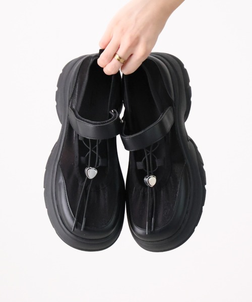 VIVIAN（ヴィヴィアン）の「厚底レースアップメリージェーンスニーカー ZOZOTOWN+オフィシャルサイト限定商品（ドレスシューズ・レディース・ベージュ/ブラック・LL/L/M/S）」の5枚目の写真