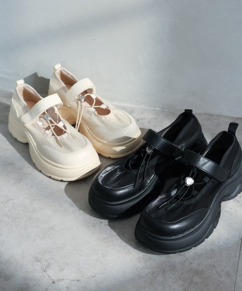 VIVIAN（ヴィヴィアン）の「厚底レースアップメリージェーンスニーカー ZOZOTOWN+オフィシャルサイト限定商品（ドレスシューズ・レディース・ベージュ/ブラック・LL/L/M/S）」の3枚目の写真