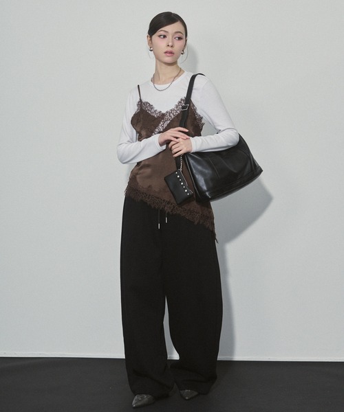 ENVYM（アンビー）の「サテンレースキャミソール（キャミソール・レディース・ブラウン/ブラック/ホワイト・FREE）」の17枚目の写真