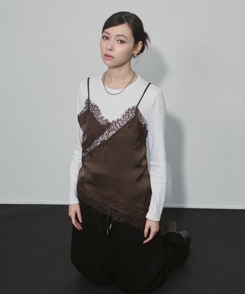 ENVYM（アンビー）の「サテンレースキャミソール（キャミソール・レディース・ブラウン/ブラック/ホワイト・FREE）」の14枚目の写真