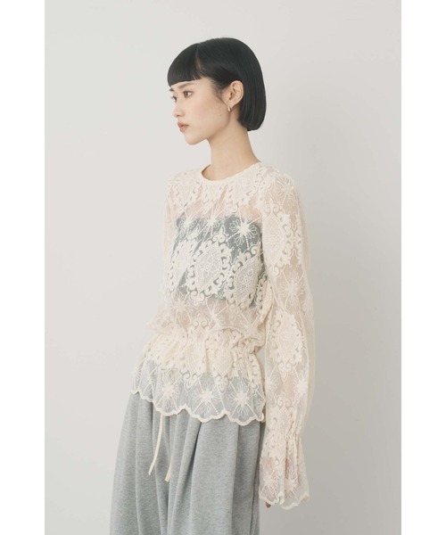 Limue(リミュ)の「チュール刺繍プルオーバー(シャツ/ブラウス・レディース・ベージュ/ブラック・FREE)」の2枚目の写真