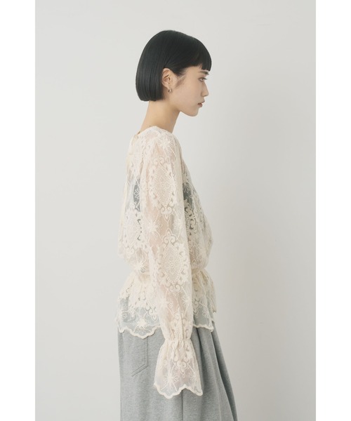Limue(リミュ)の「チュール刺繍プルオーバー(シャツ/ブラウス・レディース・ベージュ/ブラック・FREE)」の15枚目の写真
