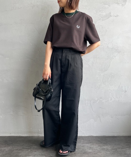 FRED PERRY（フレッドペリー）の「[FRED PERRY/フレッドペリー] ファインボーダー ワンポイントロゴ刺繍ショートスリーブTシャツ（Tシャツ/カットソー・レディース・ダークグリーン/モスグリーン・S/M/L）」の3枚目の写真