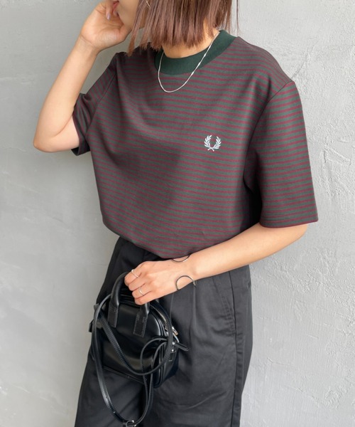 FRED PERRY（フレッドペリー）の「[FRED PERRY/フレッドペリー] ファインボーダー ワンポイントロゴ刺繍ショートスリーブTシャツ（Tシャツ/カットソー・レディース・ダークグリーン/モスグリーン・S/M/L）」の5枚目の写真