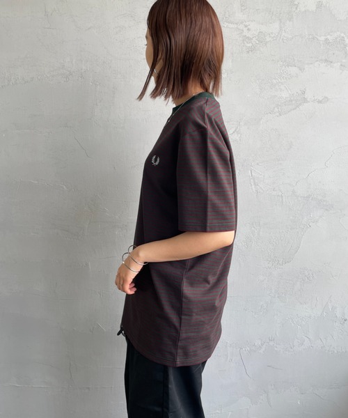 FRED PERRY（フレッドペリー）の「[FRED PERRY/フレッドペリー] ファインボーダー ワンポイントロゴ刺繍ショートスリーブTシャツ（Tシャツ/カットソー・レディース・ダークグリーン/モスグリーン・S/M/L）」の11枚目の写真