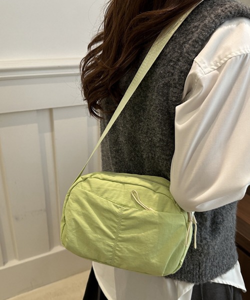 TONE SELECT GOODS（トーンセレクトグッズ）の「LESRIRE / 軽量 ナイロン調 ミニ ショルダーバッグ クロスボディ 斜めがけ コンパクト L9233（ショルダーバッグ・レディース・ブラック/グリーン/グレー/ベージュ・FREE）」の8枚目の写真