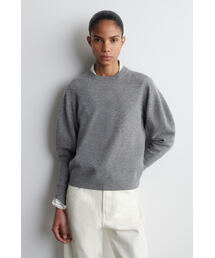 COS（コス）の「バルーンスリーブ メリノウールセーター（ニット/セーター）」