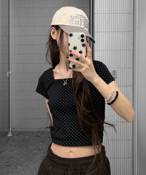 DEARSTALKER(ディアストーカー)の「D. ベーシックコットンスクエアネックTシャツ - 3カラー(Tシャツ/カットソー・レディース・グレー/ホワイト系1/ブラック/ブラック×グレー/チャコール/ネイビー/モカ/ホワイト/PINK/ブラック×ホワイト/チャコールグレー/ホワイト系その他2・FREE/0(FREE))」の15枚目の写真