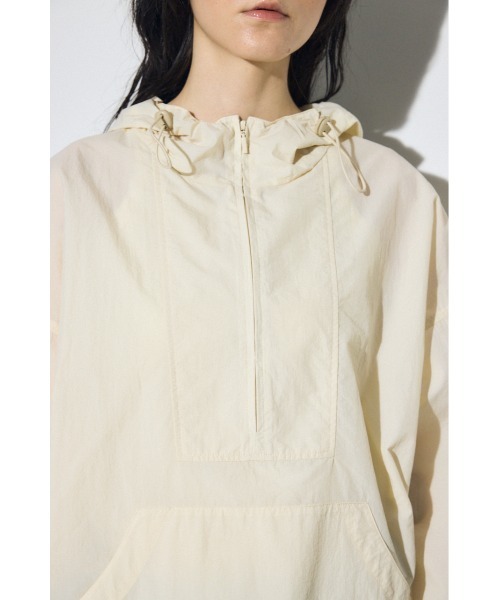 AZUL by moussy(アズールバイマウジー)の「ナイロンアノラックパーカー(ブルゾン・レディース・アイボリー/ブラック/ミント・FREE)」の9枚目の写真
