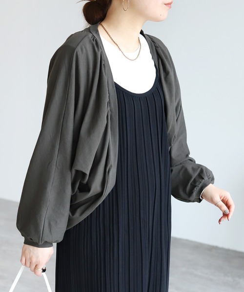 reca(レカ)の「ドルマンボレロカットカーデ(カーディガン/ボレロ・レディース・チャコールグレー/ブラック・M-L)」の7枚目の写真