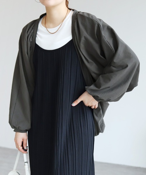 reca(レカ)の「ドルマンボレロカットカーデ(カーディガン/ボレロ・レディース・チャコールグレー/ブラック・M-L)」の10枚目の写真