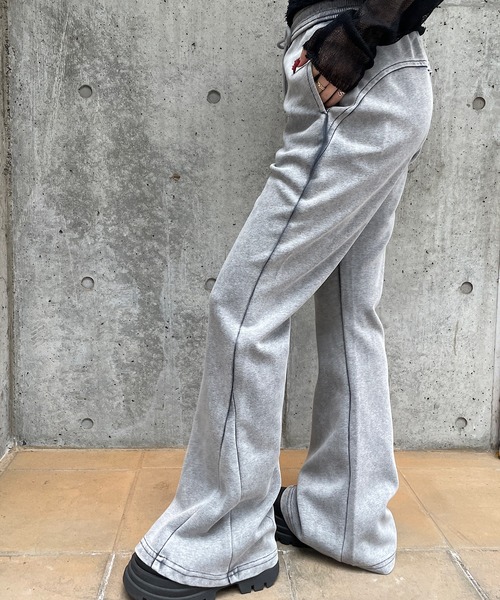 ROGER AND RAW（ロジャーアンドロウ）の「ピグメント切替フレアパンツ（スウェットパンツ・レディース・ブルー/ブラック/グレー・FREE）」の8枚目の写真