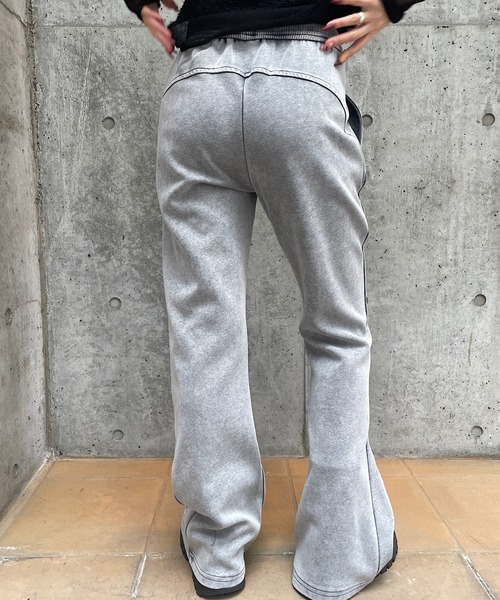 ROGER AND RAW（ロジャーアンドロウ）の「ピグメント切替フレアパンツ（スウェットパンツ・レディース・ブルー/ブラック/グレー・FREE）」の9枚目の写真