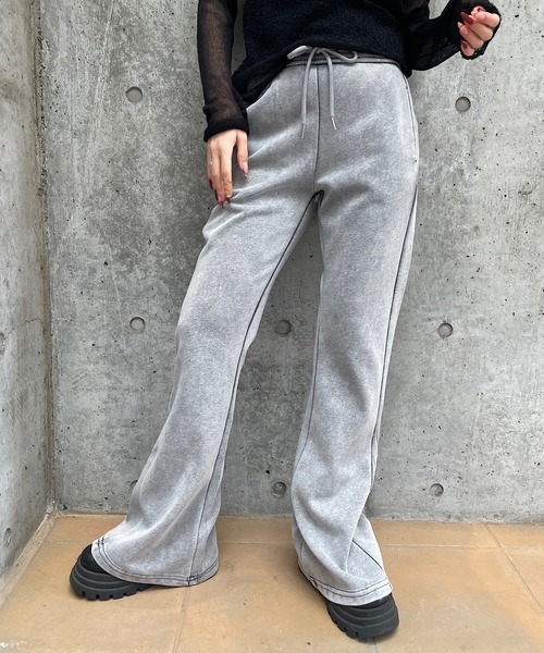 ROGER AND RAW（ロジャーアンドロウ）の「ピグメント切替フレアパンツ（スウェットパンツ・レディース・ブルー/ブラック/グレー・FREE）」の13枚目の写真
