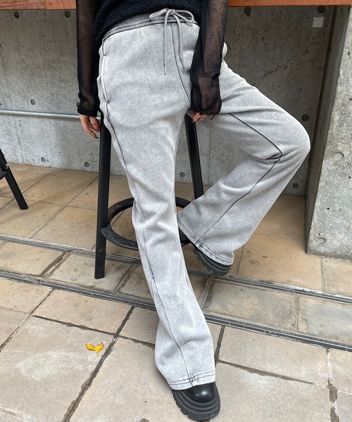 ROGER AND RAW（ロジャーアンドロウ）の「ピグメント切替フレアパンツ（スウェットパンツ・レディース・ブルー/ブラック/グレー・FREE）」の14枚目の写真
