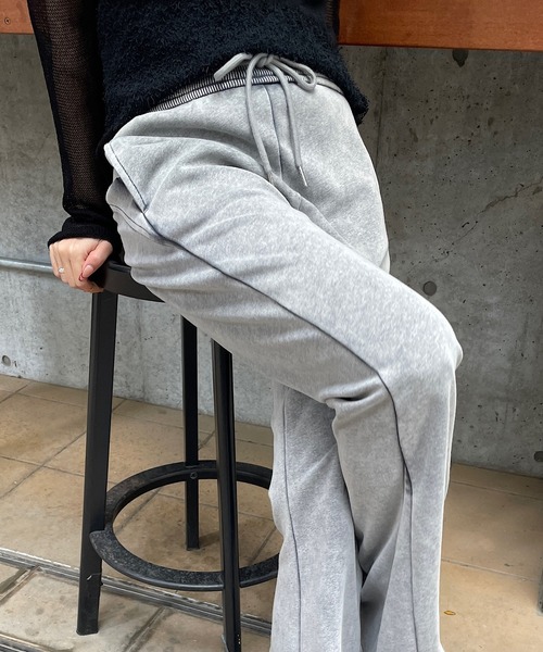 ROGER AND RAW（ロジャーアンドロウ）の「ピグメント切替フレアパンツ（スウェットパンツ・レディース・ブルー/ブラック/グレー・FREE）」の15枚目の写真