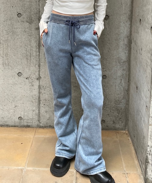 ROGER AND RAW（ロジャーアンドロウ）の「ピグメント切替フレアパンツ（スウェットパンツ・レディース・ブルー/ブラック/グレー・FREE）」の18枚目の写真