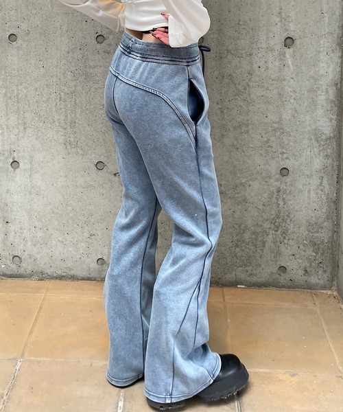 ROGER AND RAW（ロジャーアンドロウ）の「ピグメント切替フレアパンツ（スウェットパンツ・レディース・ブルー/ブラック/グレー・FREE）」の19枚目の写真