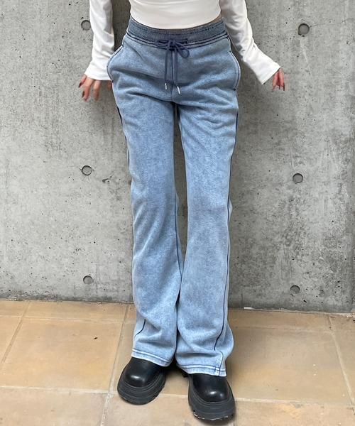 ROGER AND RAW（ロジャーアンドロウ）の「ピグメント切替フレアパンツ（スウェットパンツ・レディース・ブルー/ブラック/グレー・FREE）」の17枚目の写真