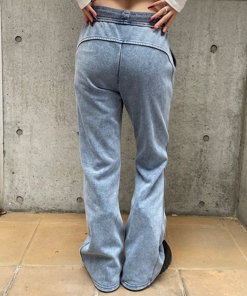 ROGER AND RAW（ロジャーアンドロウ）の「ピグメント切替フレアパンツ（スウェットパンツ・レディース・ブルー/ブラック/グレー・FREE）」の21枚目の写真