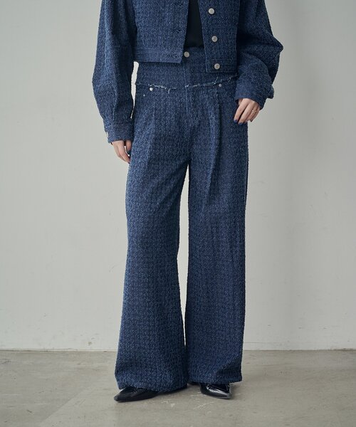 goocy（グーシー）の「【セットアップ対応】クラッシュデニム切替タックパンツ（デニムパンツ・レディース・ブラック/ブルー・MEDIUM/SMALL）」の2枚目の写真