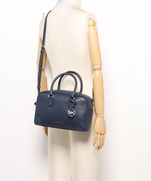MICHAEL KORS(マイケルコース)の「THOMPSON ぺブル レザー ダッフル サッチェル ミディアム(ハンドバッグ・レディース・ネイビー・FREE)」の5枚目の写真