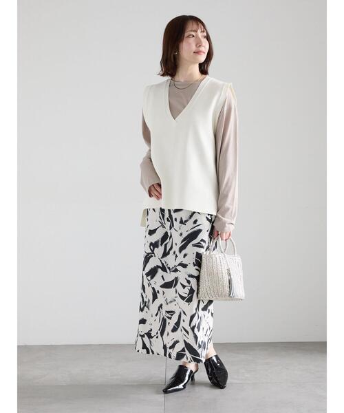 Te chichi(テチチ)の「Vネックニットベスト(ベスト・レディース・ブラック/サックスブルー/オフホワイト・F)」の15枚目の写真