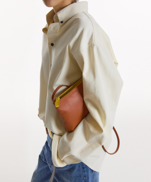 NOHANT(ノアン)の「MINI CROSSBODY BAG CAMEL(メッセンジャーバッグ・メンズ・キャメル・FREE)」の2枚目の写真