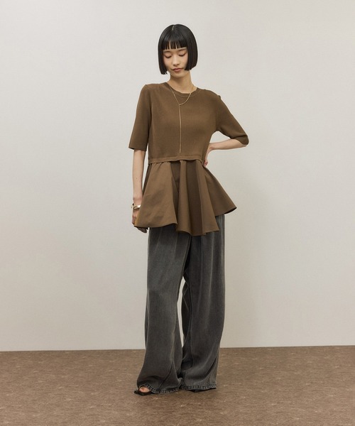 ADAM ET ROPE'(アダムエロペ)の「【サステナブル】ペプラムコンビハーフスリーブニット(ニット/セーター・レディース・キャメル/ホワイト/ブラック・38/36)」の4枚目の写真