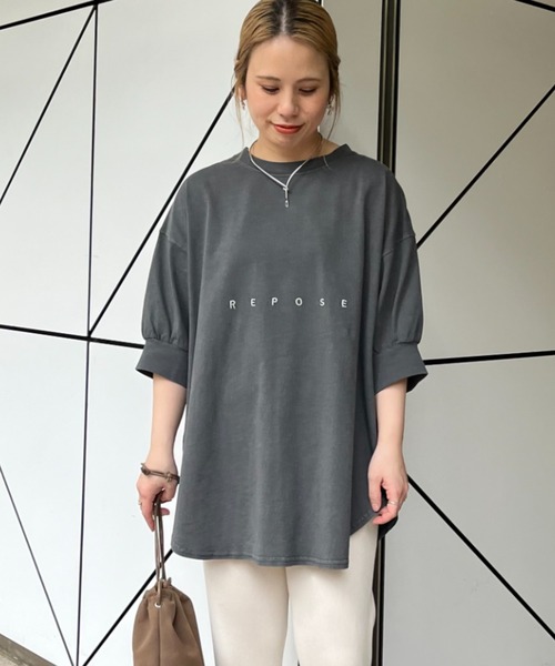 PUAL CE CIN（ピュアルセシン）の「【＠yns628企画】ロゴ刺繍×プリントチュニックTシャツ（Tシャツ/カットソー・レディース・レッド/オフホワイト/チャコールグレー・FREE）」の2枚目の写真
