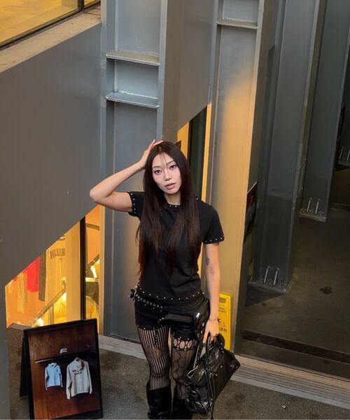 DAUSPICE(ディーオスピス)の「(DUC) Eyelet Stud Semi-Crop T-Shirt Black(Tシャツ/カットソー・レディース・ブラック・ONE SIZE)」の7枚目の写真
