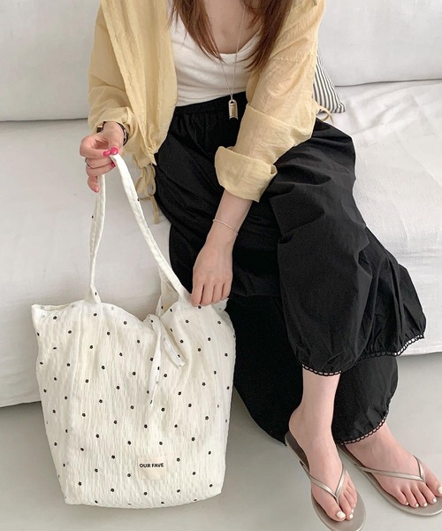 VIBGYOR(ヴィブジョー)の「Mignonjour/フラワートートバッグ M2898(トートバッグ・レディース・レッド/ホワイト/ブラック・FREE)」の5枚目の写真