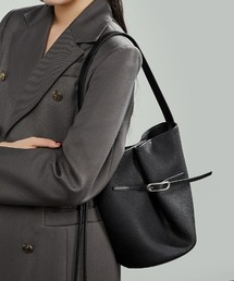 NiiNa】【高品質牛革】ワンショルダークロワッサンボディーバッグ 