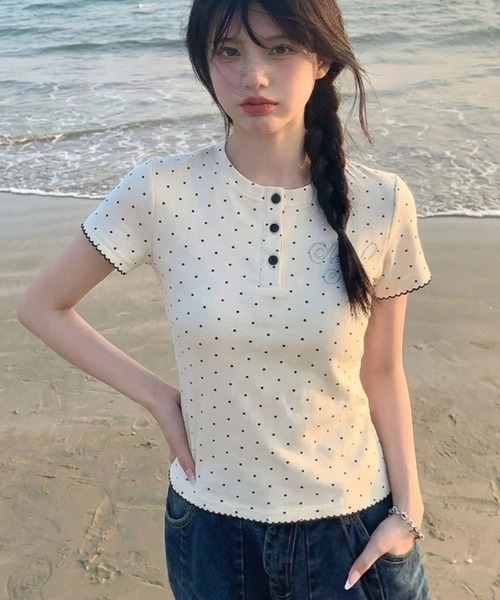 ViViDAY(ビビデー)の「ラインストーン英字ロゴ ドット柄tシャツ(Tシャツ/カットソー・レディース・ホワイト・M)」の16枚目の写真