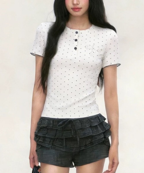 ViViDAY(ビビデー)の「ラインストーン英字ロゴ ドット柄tシャツ(Tシャツ/カットソー・レディース・ホワイト・M)」の2枚目の写真
