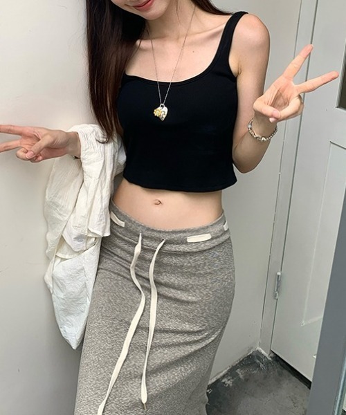 lilful(リルフル)の「【26年春夏新作】【カップ付き】クロップド丈 ベーシックタンクトップ(タンクトップ・レディース・ホワイト/ブラック/グレー・F)」の18枚目の写真