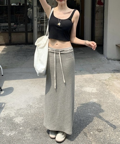 lilful(リルフル)の「【26年春夏新作】【カップ付き】クロップド丈 ベーシックタンクトップ(タンクトップ・レディース・ホワイト/ブラック/グレー・F)」の19枚目の写真