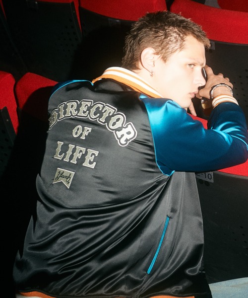 glamb(グラム)の「Director Satin Jacket / ディレクターサテンジャケット(スカジャン・メンズ・アイボリー/ブラック・S/M/L)」の2枚目の写真