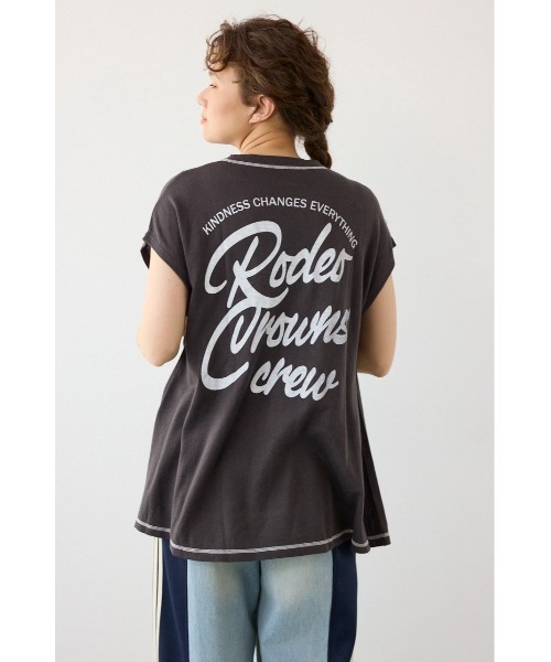 RODEO CROWNS WIDE BOWL（ロデオクラウンズワイドボウル）の「フレンチスリーブロゴニットトップス（ニット/セーター・レディース・ブラウン/イエロー/アイボリー/チャコールグレー・FREE）」の3枚目の写真